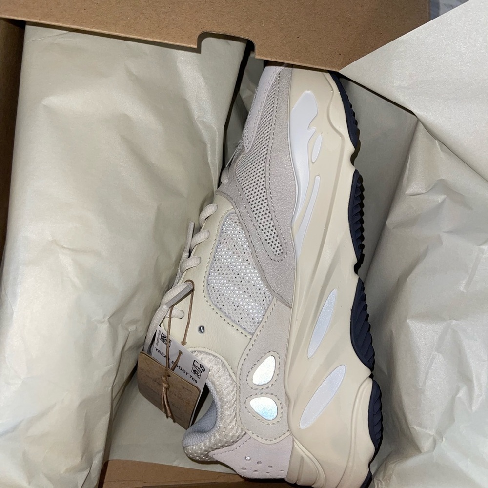 Yeezy 700 Analog